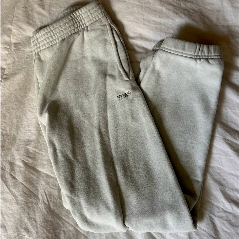 Super soft Aritzia tan sweatpants, light grey/ice grey